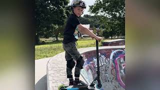 6 foot ramp jump Scootermaxskate [upl. by Adlecirg5]