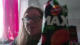 Walkers max pepperoni feast review pizza party or pizza poorly [upl. by Bittencourt]