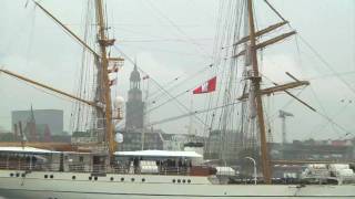 Die Gorch Fock läuft in den Hamburger Hafen ein [upl. by Dnaltruoc427]