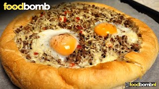 244 Turkse Pide met gehakt  Alternatief voor een pizza  Foodbomb [upl. by Layney]