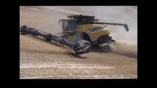 New Holland CR9080 Hillside Combine 0727132 [upl. by Emeric]