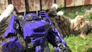 A LOGICAL Studio Series Figure  VOYAGER SHOCKWAVE Bumblebee Movie  TOY REVIEW [upl. by Naimed]