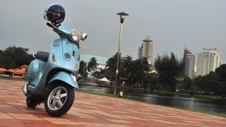 Vespa LX150 Review [upl. by Eizus301]