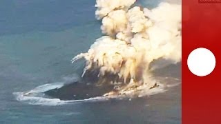 Una erupción volcánica crea una nueva isla en Japón [upl. by Anyek773]