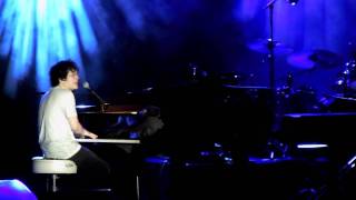 Jamie Cullum  Singing in the Rain  Umbrella  Live in Cognac 2011 [upl. by Eugenius]