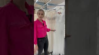 Das perfekte Brautkleid für kleine Bräute So findest Du Dein Traumkleid brautkleid bridetobe [upl. by Imorej]