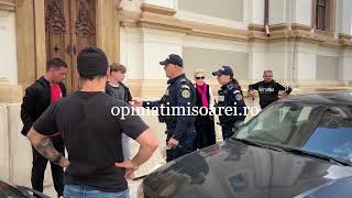 Au intervenit politistii in Piata Unirii din Timisoara dupa elevi de liceu sau luat la bataie [upl. by Magree162]