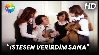 Yasemin Hüsnüyü soydu  Sınıfta Şenlik Türk Filmi [upl. by Acinomaj]