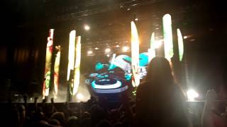 “Professional griefers” por deadmau5 en vivo en Chile Lollapalooza 2013 [upl. by Ardnajela]