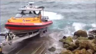 BOATCATCH DEVICE RETRIEVES NAIAD RHIB IN ROUGH SEA [upl. by Berwick]