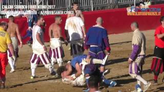 Calcio Storico sospesa la partita Azzurri Bianchi Alta tensione e Polizia in campo [upl. by Knuth]