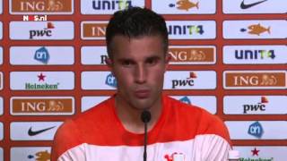 Van Persie heeft Martins Indi als vertaler  NOS WK Voetbal [upl. by Vinny514]