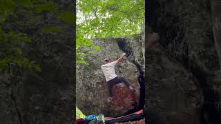 Alleyway V0  Grayson Highlands Bouldering [upl. by Nella]