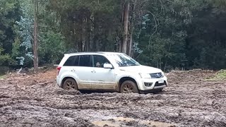 Suzuki Grand Nomade salida off road con los hijos [upl. by Ettedo]