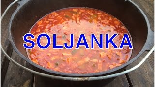 Ukrainische Soljanka aus dem Dutch Oven  Klaus grillt ostdeutsches Rezept [upl. by Ainessey]