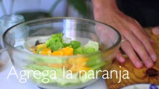 Cómo preparar una ensalada fresca de lechuga y naranja  Recetas saludables [upl. by Chabot672]