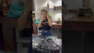 DOUTORA DEOLANE BEZERRA VIROU DJ shorts [upl. by Beutler586]