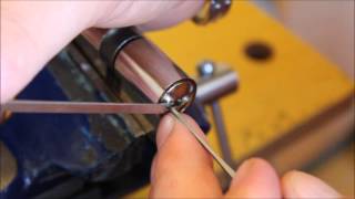 Crochetage lockpicking cylindre Vachette Assa Abloy VRX [upl. by Entsirhc]