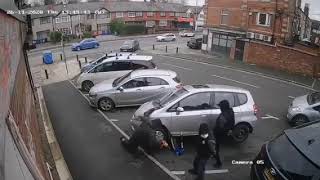 Catalytic converter theft in broad daylight  Vol de pot catalytique en pleine journée [upl. by Pontias]