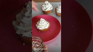 How to decorate a cupcake  Beginners cupcake decorating Shorts [upl. by Aled]