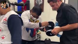 Manny Pacquiao at mga Coaches binigyan ni Sean Gibbons nang Boxing equipment [upl. by Dilks]