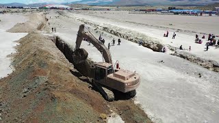 Chile digs ditch along border with Bolivia to deter migrants from crossing  AFP [upl. by Brady]