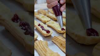 Reels  Pistáciový eclair s malinami 🍓🍓🍓 Recept v popise  YUMMYsk [upl. by Broder]