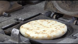 Baked Cheese hotteokpancake  Korean Street Food  기름기없는 천원짜리 치즈호떡  옛날호떡구운호떡구리전통시장줄줄이 호떡 [upl. by Octavian]