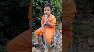 Cậu bé hát dở và ông hàng xóm shortvideo [upl. by Borras520]