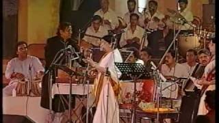 Lata Mangeshkar  Aye Mere Watan Ke Logo Live Performance [upl. by Chang716]