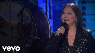 Ana Gabriel  Y Aquí Estoy En Vivo [upl. by Ailefo144]