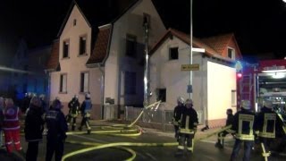 Wohnhausbrand in Heddesheim  Feuer vermutlich in Küche ausgebrochen Sieben Personen verletzt [upl. by Stace657]