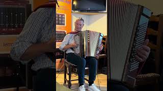 Amadeo Kronig spielt den quotAlperösliLändlerquot mit der TurbosoundsAPP von Reinhard Rieder [upl. by Yanad]