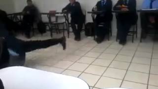 CHICO DE SENATI PERU BAILA BREAK DANCE Y SE ROMPE SU PANTALON [upl. by Nerat284]