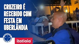 CRUZEIRO É RECEBIDO EM UBERLÂNDIA COM FESTA DA CHINA AZUL CONFIRA IMAGENS [upl. by Pretrice]