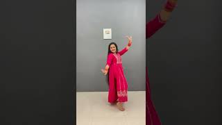 Sapne Mein Milti Hai O Kudi Meri Easy Wedding Dance shorts viralvideomahilamandal [upl. by Amle591]