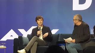 Freddie Highmore hablando español [upl. by Atilrahc]