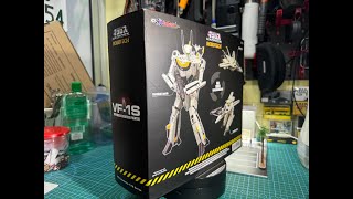 Unboxing Macross Robotech  VF1S Roy Fokkers Veritech Fighter [upl. by Ittam45]