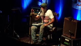 Seasick Steve gets pissed off before playing Gentle on my mind by John Hartford [upl. by Carolann]