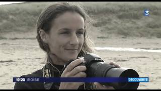 Des surfeuses de la presquîle de Crozon dans un livre photo [upl. by Nylicaj]