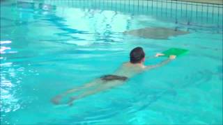 Natation  Apprendre la brasse avec une planches [upl. by Lentha284]