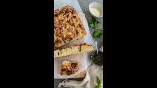 FOCACCIA al PESTO e PARMIGIANOsembra quasi di sentire il profumo😋🤤🌿🧀 Shorts [upl. by Scarlet]