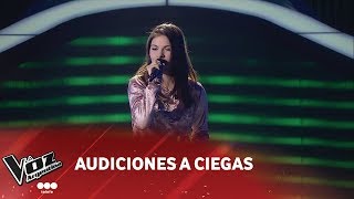 Victoria López  quotComo dos extrañosquot  Adriana Varela  Audiciones a ciegas  La Voz Argentina 2018 [upl. by Yspyg]