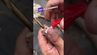 Un genio crea un taladro casero con materiales inesperados taladro materiales idea tools diy [upl. by Pennie]