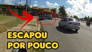 QUASE ACIDENTE NA CURVA MOTOQUEIRO ESCAPOU POR POUCO [upl. by Nnairb994]