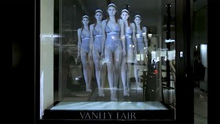 Vitrine holographique et hologramme géant  Vanity Fair [upl. by Aneer248]