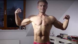 Muscular guy flexing aesthetic shredded muscle  read description [upl. by Nerraf204]