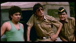 Inspector Shakti Kapoor brings Johnny Lever to the College to Identify the Killers Khiladi [upl. by Dorette554]