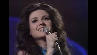 1974 Italy Gigliola Cinquetti  Si 2nd at Eurovision Song Contest in Brighton with SUBTITLES [upl. by Sirdna]