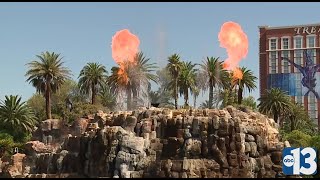 Fiery finale Watch the lastever Mirage volcano show on the Las Vegas Strip [upl. by Lishe]